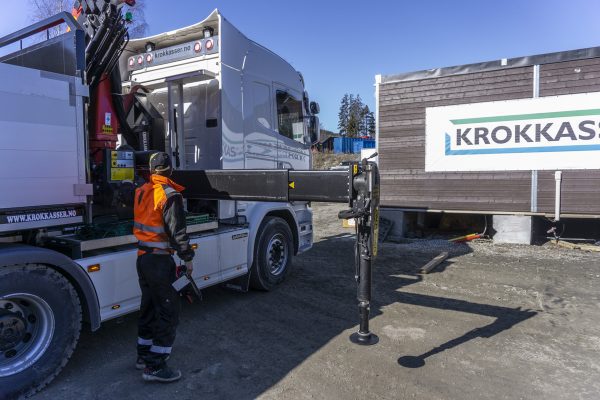 Kranflak med Palfinger kran støttebein